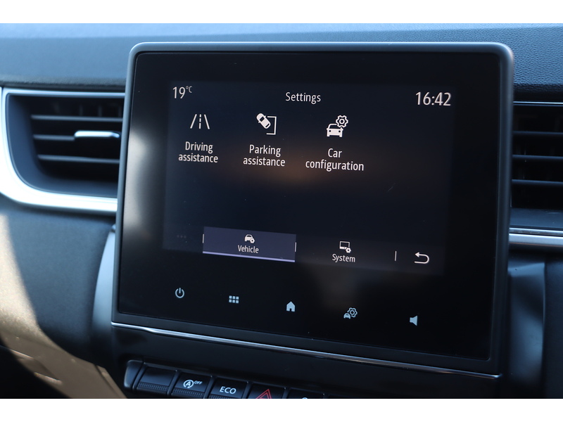 Renault 1.0 TCE ICONIC SUV 5DR PETROL MANUAL SAT NAV BLUETOOTH DAB STEREO APPLE CARPLAY PARKING AIDS JUST 2 OWNERS SAME OWNER FOR 3 YEARS ONLY 40000 MILES FSH 72-74 Mitcham Road