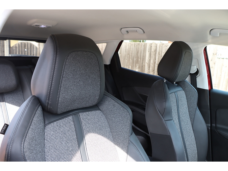 Peugeot 1.2 PURETECH ALLURE SUV 5DR PETROL MANUAL SAT NAV BLUETOOTH DAB STEREO APPLE CARPLAY REAR CAMERA PARKING AIDS 2 OWNERS ONLY 48000 MILES FSH 7 SERVICES 72-74 Mitcham Road