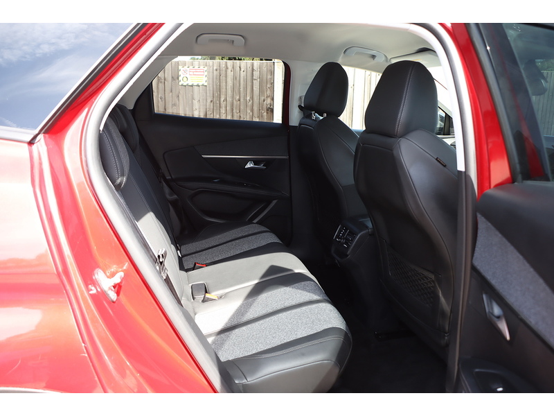 Peugeot 1.2 PURETECH ALLURE SUV 5DR PETROL MANUAL SAT NAV BLUETOOTH DAB STEREO APPLE CARPLAY REAR CAMERA PARKING AIDS 2 OWNERS ONLY 48000 MILES FSH 7 SERVICES 72-74 Mitcham Road