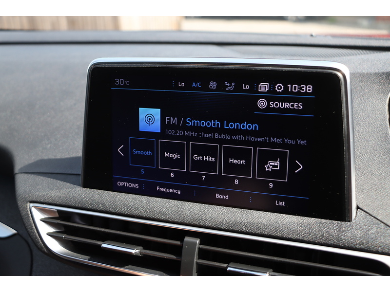 Peugeot 1.2 PURETECH ALLURE SUV 5DR PETROL MANUAL SAT NAV BLUETOOTH DAB STEREO APPLE CARPLAY REAR CAMERA PARKING AIDS 2 OWNERS ONLY 48000 MILES FSH 7 SERVICES 72-74 Mitcham Road