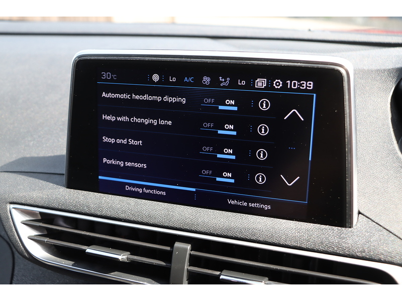 Peugeot 1.2 PURETECH ALLURE SUV 5DR PETROL MANUAL SAT NAV BLUETOOTH DAB STEREO APPLE CARPLAY REAR CAMERA PARKING AIDS 2 OWNERS ONLY 48000 MILES FSH 7 SERVICES 72-74 Mitcham Road