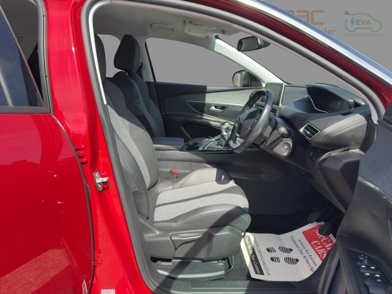 Peugeot 1.2 PURETECH ALLURE SUV 5DR PETROL MANUAL SAT NAV BLUETOOTH DAB STEREO APPLE CARPLAY REAR CAMERA PARKING AIDS 2 OWNERS ONLY 48000 MILES FSH 7 SERVICES 72-74 Mitcham Road