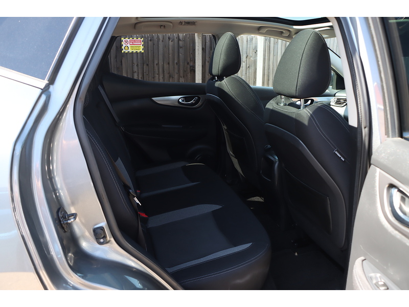 Nissan 1.2 DIG-T N-CONNECTA SUV 5DR PETROL XTRON AUTO PAN ROOF SAT NAV BLUETOOTH APPLE CARPLAY REAR CAMERA PARKING AIDS 2 OWNERS 64000 MILES FSH 6 SERVICES 72-74 Mitcham Road