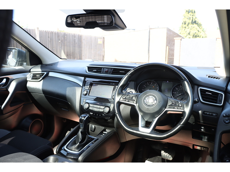 Nissan 1.2 DIG-T N-CONNECTA SUV 5DR PETROL XTRON AUTO PAN ROOF SAT NAV BLUETOOTH APPLE CARPLAY REAR CAMERA PARKING AIDS 2 OWNERS 64000 MILES FSH 6 SERVICES 72-74 Mitcham Road
