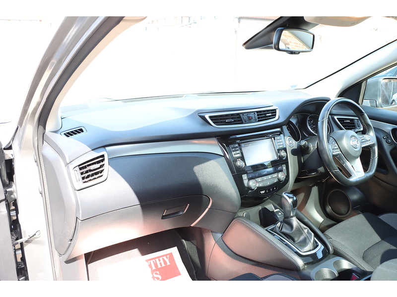 Nissan 1.2 DIG-T N-CONNECTA SUV 5DR PETROL XTRON AUTO PAN ROOF SAT NAV BLUETOOTH APPLE CARPLAY REAR CAMERA PARKING AIDS 2 OWNERS 64000 MILES FSH 6 SERVICES 72-74 Mitcham Road