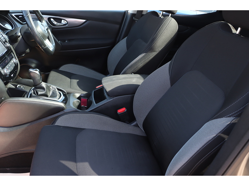 Nissan 1.2 DIG-T N-CONNECTA SUV 5DR PETROL XTRON AUTO PAN ROOF SAT NAV BLUETOOTH APPLE CARPLAY REAR CAMERA PARKING AIDS 2 OWNERS 64000 MILES FSH 6 SERVICES 72-74 Mitcham Road