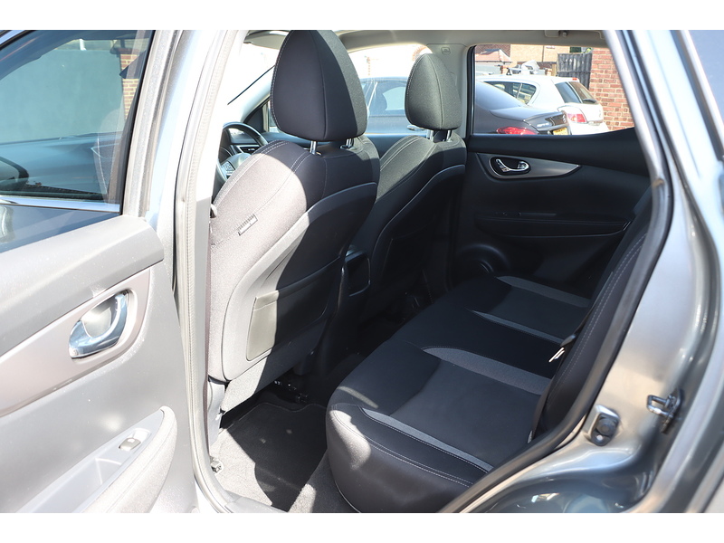 Nissan 1.2 DIG-T N-CONNECTA SUV 5DR PETROL XTRON AUTO PAN ROOF SAT NAV BLUETOOTH APPLE CARPLAY REAR CAMERA PARKING AIDS 2 OWNERS 64000 MILES FSH 6 SERVICES 72-74 Mitcham Road