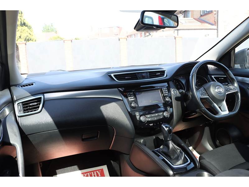 Nissan 1.2 DIG-T N-CONNECTA SUV 5DR PETROL XTRON AUTO PAN ROOF SAT NAV BLUETOOTH APPLE CARPLAY REAR CAMERA PARKING AIDS 2 OWNERS 64000 MILES FSH 6 SERVICES 72-74 Mitcham Road