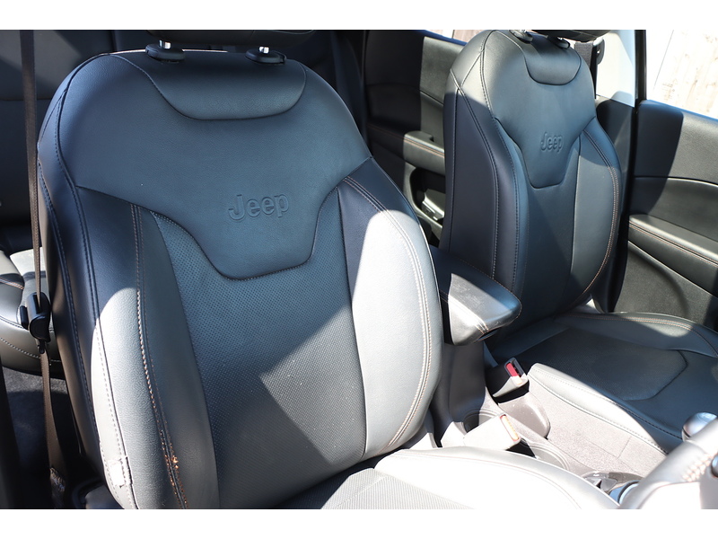 Jeep 1.4T MULTIAIRII LIMITED SUV 5DR PETROL MANUAL SUNROOF HEATED SEATS SAT NAV BLUETOOTH DAB STEREO APPLE CARPLAY REAR CAMERA PARKING AIDS 30000 MILES SH 72-74 Mitcham Road