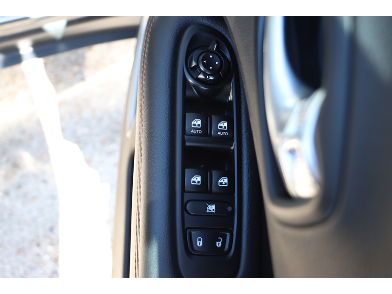 Jeep 1.4T MULTIAIRII LIMITED SUV 5DR PETROL MANUAL SUNROOF HEATED SEATS SAT NAV BLUETOOTH DAB STEREO APPLE CARPLAY REAR CAMERA PARKING AIDS 30000 MILES SH 72-74 Mitcham Road