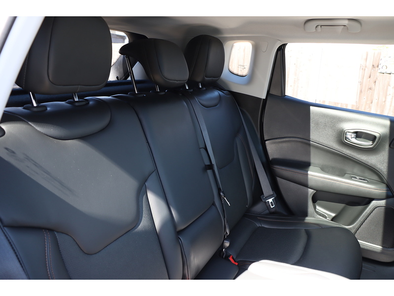 Jeep 1.4T MULTIAIRII LIMITED SUV 5DR PETROL MANUAL SUNROOF HEATED SEATS SAT NAV BLUETOOTH DAB STEREO APPLE CARPLAY REAR CAMERA PARKING AIDS 30000 MILES SH 72-74 Mitcham Road