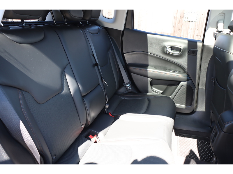 Jeep 1.4T MULTIAIRII LIMITED SUV 5DR PETROL MANUAL SUNROOF HEATED SEATS SAT NAV BLUETOOTH DAB STEREO APPLE CARPLAY REAR CAMERA PARKING AIDS 30000 MILES SH 72-74 Mitcham Road