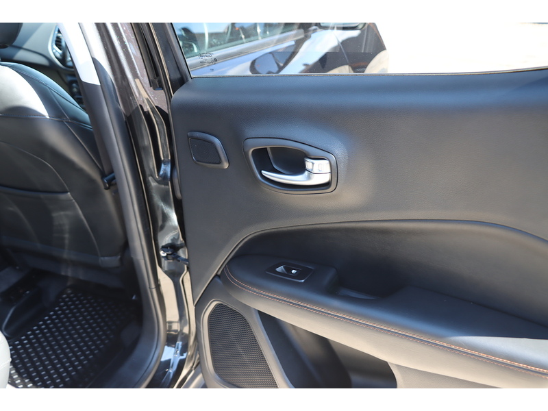 Jeep 1.4T MULTIAIRII LIMITED SUV 5DR PETROL MANUAL SUNROOF HEATED SEATS SAT NAV BLUETOOTH DAB STEREO APPLE CARPLAY REAR CAMERA PARKING AIDS 30000 MILES SH 72-74 Mitcham Road