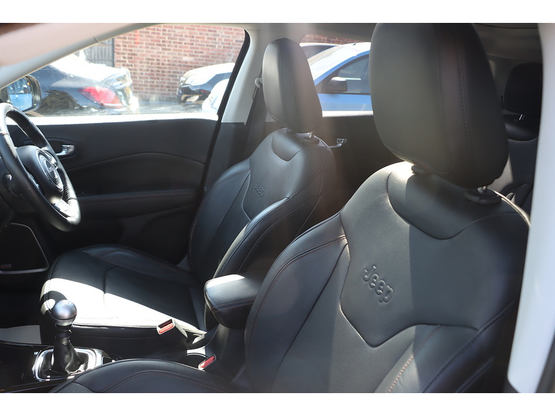 Jeep 1.4T MULTIAIRII LIMITED SUV 5DR PETROL MANUAL SUNROOF HEATED SEATS SAT NAV BLUETOOTH DAB STEREO APPLE CARPLAY REAR CAMERA PARKING AIDS 30000 MILES SH 72-74 Mitcham Road
