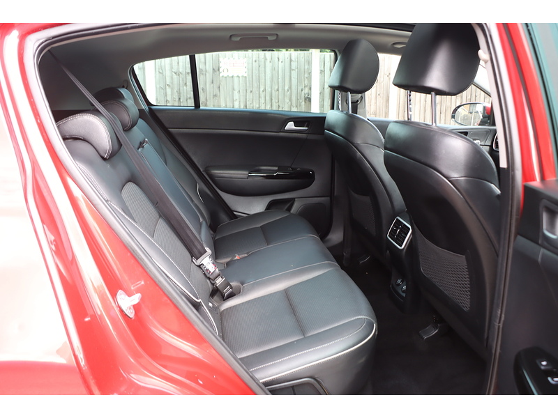 Kia 1.6 T-GDI 4 SUV 5DR PETROL DCT AWD AUTO SUNROOF HEATED SEATS SAT NAV APPLE CARPLAY REAR & 360 CAMERA PARKING AIDS 2 OWNERS 56000 MILES FSH 6 SERVICES 72-74 Mitcham Road