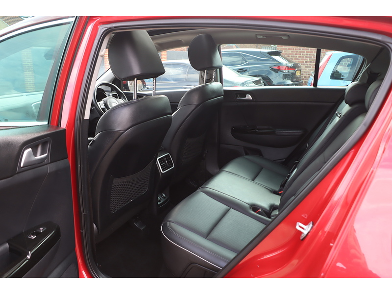 Kia 1.6 T-GDI 4 SUV 5DR PETROL DCT AWD AUTO SUNROOF HEATED SEATS SAT NAV APPLE CARPLAY REAR & 360 CAMERA PARKING AIDS 2 OWNERS 56000 MILES FSH 6 SERVICES 72-74 Mitcham Road