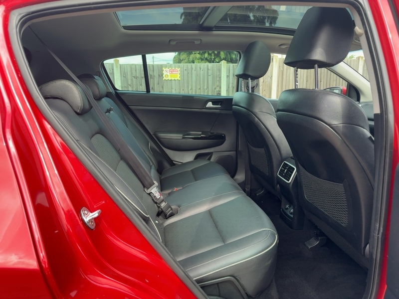 Kia 1.6 T-GDI 4 SUV 5DR PETROL DCT AWD AUTO SUNROOF HEATED SEATS SAT NAV APPLE CARPLAY REAR & 360 CAMERA PARKING AIDS 2 OWNERS 56000 MILES FSH 6 SERVICES 72-74 Mitcham Road
