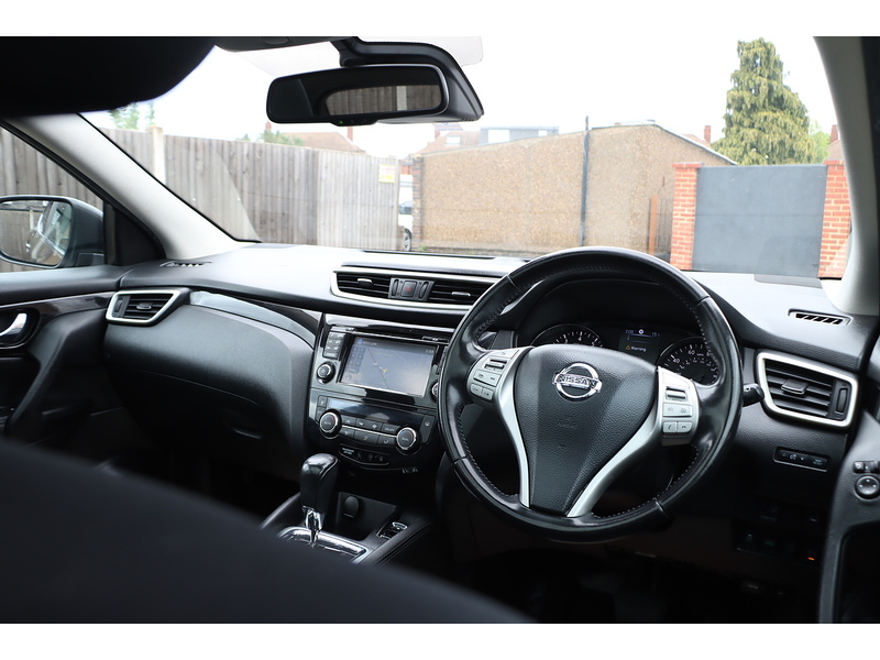 Nissan 1.2 DIG-T N-CONNECTA SUV 5DR PETROL XTRON 2WD AUTO PAN ROOF SATNAV BLUETOOTH REAR & 360 CAMERA PARKING AIDS SAME OWNER FOR 5 YEARS ONLY 63000 MILES SH 92-96 Mitcham Road