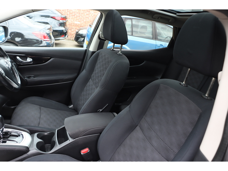 Nissan 1.2 DIG-T N-CONNECTA SUV 5DR PETROL XTRON 2WD AUTO PAN ROOF SATNAV BLUETOOTH REAR & 360 CAMERA PARKING AIDS SAME OWNER FOR 5 YEARS ONLY 63000 MILES SH 92-96 Mitcham Road