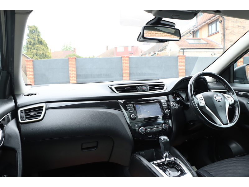 Nissan 1.2 DIG-T N-CONNECTA SUV 5DR PETROL XTRON 2WD AUTO PAN ROOF SATNAV BLUETOOTH REAR & 360 CAMERA PARKING AIDS SAME OWNER FOR 5 YEARS ONLY 63000 MILES SH 92-96 Mitcham Road