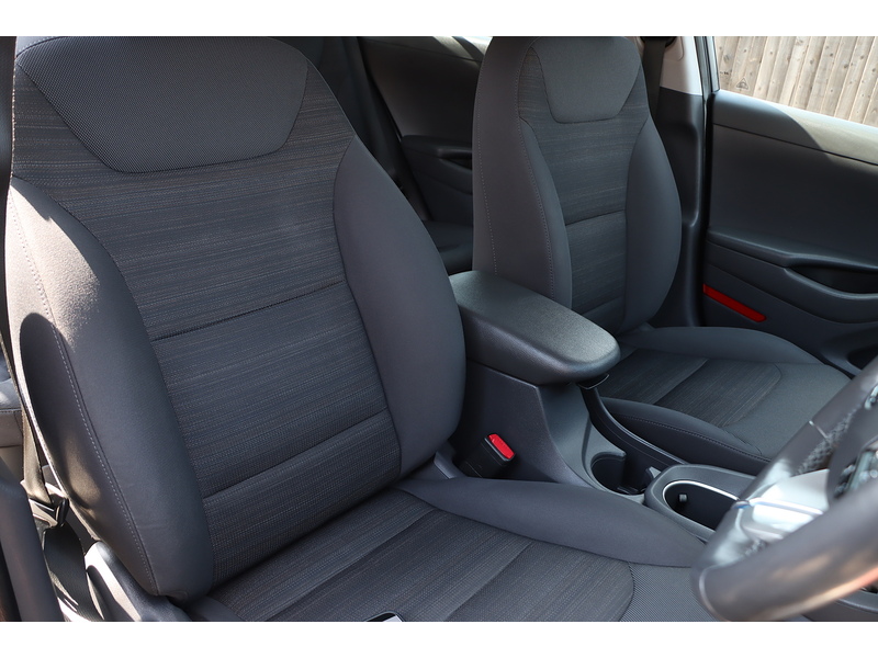 Hyundai 1.6 H-GDI GPF PREMIUM HATCHBACK 5DR PETROL HYBRID DCT AUTO HEATED SEATS SAT NAV BLUETOOTH APPLE CARPLAY REAR CAMERA ONLY 46000 MILES FSH 6 SERVICES 92-96 Mitcham Road