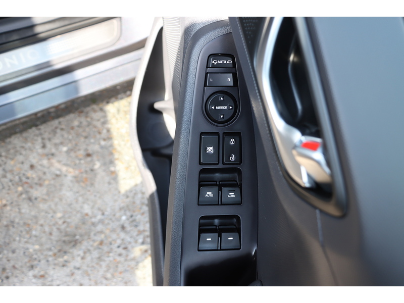 Hyundai 1.6 H-GDI GPF PREMIUM HATCHBACK 5DR PETROL HYBRID DCT AUTO HEATED SEATS SAT NAV BLUETOOTH APPLE CARPLAY REAR CAMERA ONLY 46000 MILES FSH 6 SERVICES 92-96 Mitcham Road