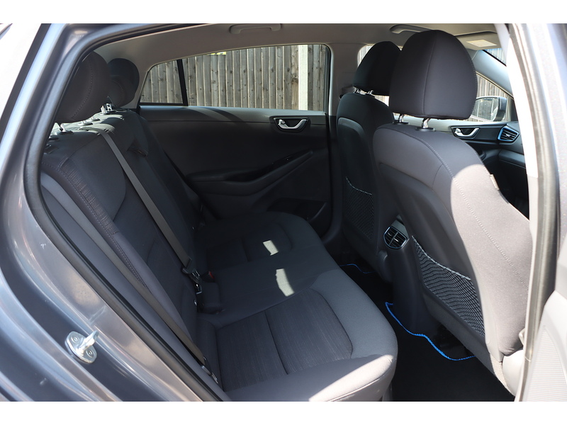 Hyundai 1.6 H-GDI GPF PREMIUM HATCHBACK 5DR PETROL HYBRID DCT AUTO HEATED SEATS SAT NAV BLUETOOTH APPLE CARPLAY REAR CAMERA ONLY 46000 MILES FSH 6 SERVICES 92-96 Mitcham Road