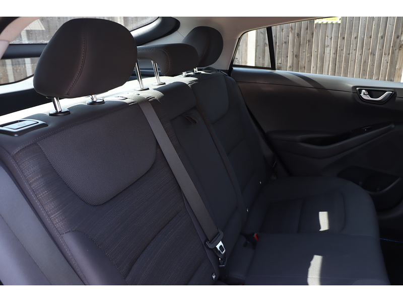 Hyundai 1.6 H-GDI GPF PREMIUM HATCHBACK 5DR PETROL HYBRID DCT AUTO HEATED SEATS SAT NAV BLUETOOTH APPLE CARPLAY REAR CAMERA ONLY 46000 MILES FSH 6 SERVICES 92-96 Mitcham Road