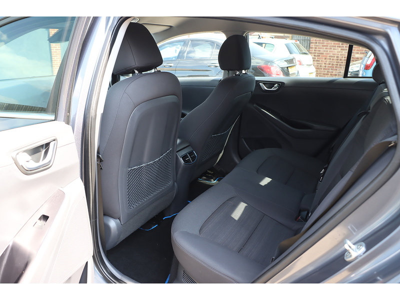 Hyundai 1.6 H-GDI GPF PREMIUM HATCHBACK 5DR PETROL HYBRID DCT AUTO HEATED SEATS SAT NAV BLUETOOTH APPLE CARPLAY REAR CAMERA ONLY 46000 MILES FSH 6 SERVICES 92-96 Mitcham Road