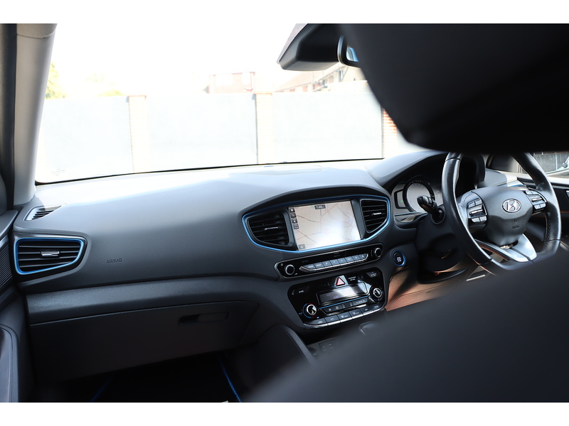 Hyundai 1.6 H-GDI GPF PREMIUM HATCHBACK 5DR PETROL HYBRID DCT AUTO HEATED SEATS SAT NAV BLUETOOTH APPLE CARPLAY REAR CAMERA ONLY 46000 MILES FSH 6 SERVICES 92-96 Mitcham Road