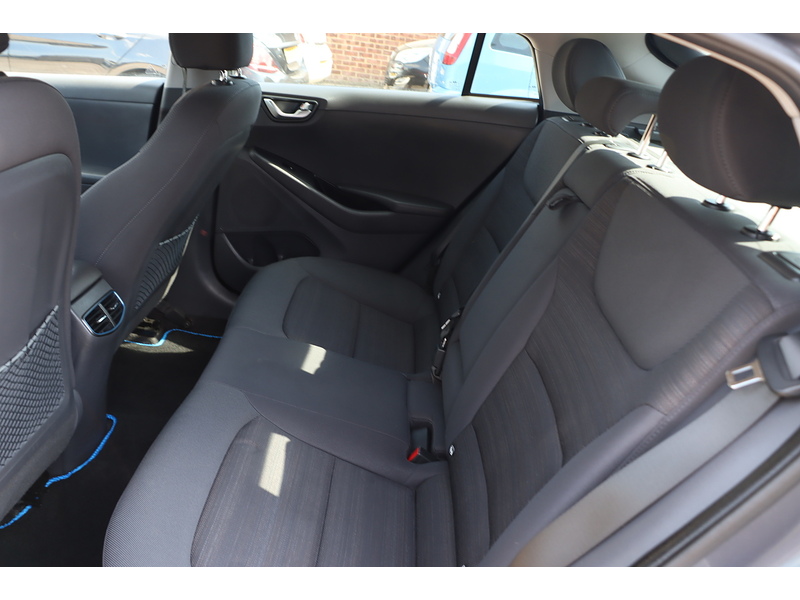 Hyundai 1.6 H-GDI GPF PREMIUM HATCHBACK 5DR PETROL HYBRID DCT AUTO HEATED SEATS SAT NAV BLUETOOTH APPLE CARPLAY REAR CAMERA ONLY 46000 MILES FSH 6 SERVICES 92-96 Mitcham Road