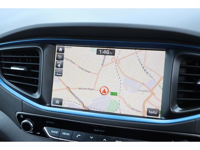Hyundai 1.6 H-GDI GPF PREMIUM HATCHBACK 5DR PETROL HYBRID DCT AUTO HEATED SEATS SAT NAV BLUETOOTH APPLE CARPLAY REAR CAMERA ONLY 46000 MILES FSH 6 SERVICES 92-96 Mitcham Road