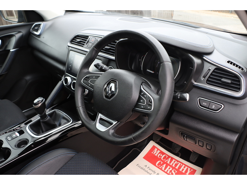 Renault 1.3 TCE S EDITION SUV 5DR PETROL MANUAL PAN ROOF SATNAV BLUETOOTH DAB RADIO APPLE CARPLAY REAR CAMERA PARKING AIDS ONLY 50000 MILES FSH NO ULEZ CHARGE 72-74 Mitcham Road