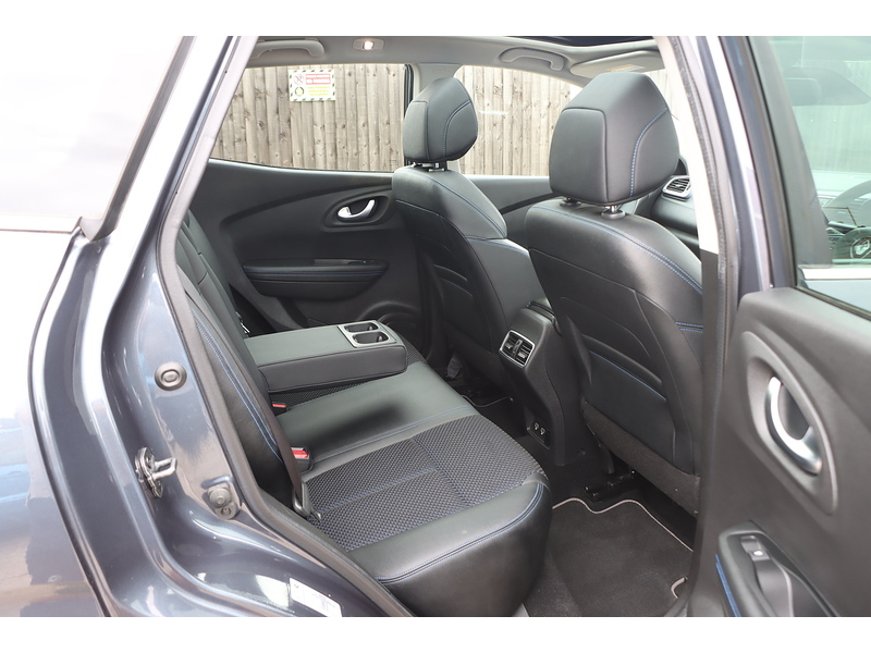 Renault 1.3 TCE S EDITION SUV 5DR PETROL MANUAL PAN ROOF SATNAV BLUETOOTH DAB RADIO APPLE CARPLAY REAR CAMERA PARKING AIDS ONLY 50000 MILES FSH NO ULEZ CHARGE 72-74 Mitcham Road