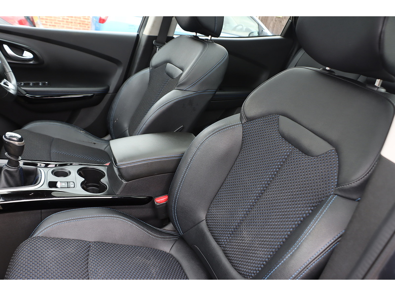 Renault 1.3 TCE S EDITION SUV 5DR PETROL MANUAL PAN ROOF SATNAV BLUETOOTH DAB RADIO APPLE CARPLAY REAR CAMERA PARKING AIDS ONLY 50000 MILES FSH NO ULEZ CHARGE 72-74 Mitcham Road