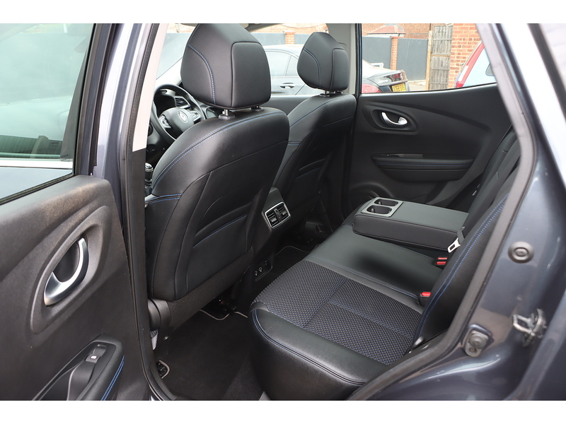 Renault 1.3 TCE S EDITION SUV 5DR PETROL MANUAL PAN ROOF SATNAV BLUETOOTH DAB RADIO APPLE CARPLAY REAR CAMERA PARKING AIDS ONLY 50000 MILES FSH NO ULEZ CHARGE 72-74 Mitcham Road