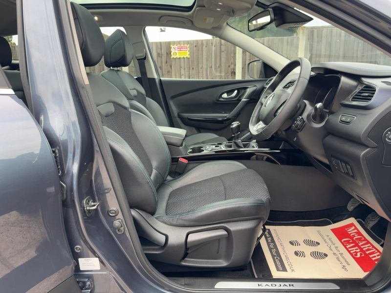 Renault 1.3 TCE S EDITION SUV 5DR PETROL MANUAL PAN ROOF SATNAV BLUETOOTH DAB RADIO APPLE CARPLAY REAR CAMERA PARKING AIDS ONLY 50000 MILES FSH NO ULEZ CHARGE 72-74 Mitcham Road