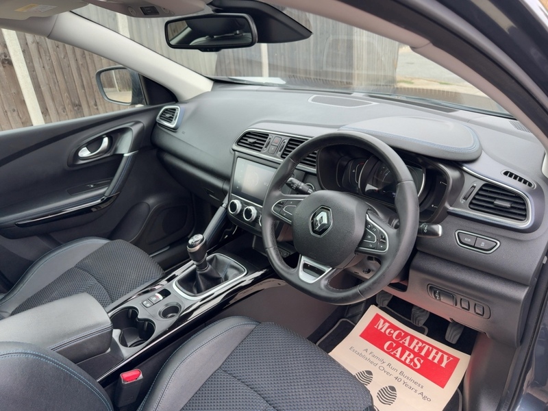 Renault 1.3 TCE S EDITION SUV 5DR PETROL MANUAL PAN ROOF SATNAV BLUETOOTH DAB RADIO APPLE CARPLAY REAR CAMERA PARKING AIDS ONLY 50000 MILES FSH NO ULEZ CHARGE 72-74 Mitcham Road