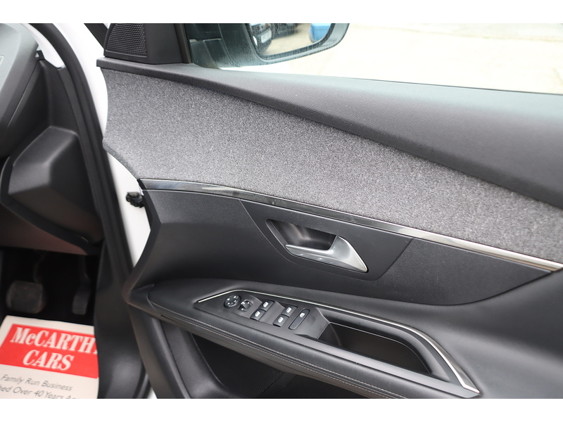 Peugeot 1.2 PURETECH GPF ALLURE SUV 5DR PETROL EAT AUTO SAT NAV BLUETOOTH DAB STEREO APPLE CARPLAY REAR CAMERA PARKING AIDS JUST 2 OWNERS ONLY 54000 MILES SH 72-74 Mitcham Road