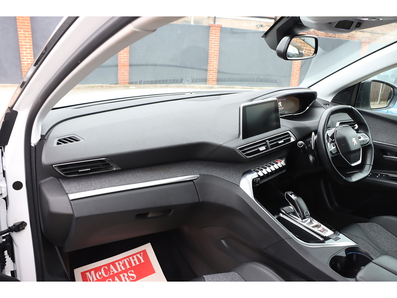 Peugeot 1.2 PURETECH GPF ALLURE SUV 5DR PETROL EAT AUTO SAT NAV BLUETOOTH DAB STEREO APPLE CARPLAY REAR CAMERA PARKING AIDS JUST 2 OWNERS ONLY 54000 MILES SH 72-74 Mitcham Road