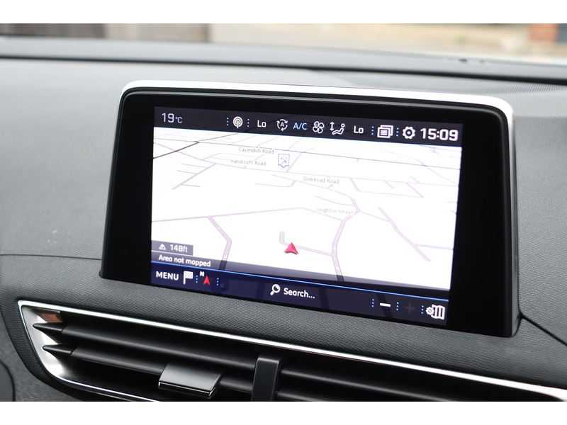 Peugeot 1.2 PURETECH GPF ALLURE SUV 5DR PETROL EAT AUTO SAT NAV BLUETOOTH DAB STEREO APPLE CARPLAY REAR CAMERA PARKING AIDS JUST 2 OWNERS ONLY 54000 MILES SH 72-74 Mitcham Road