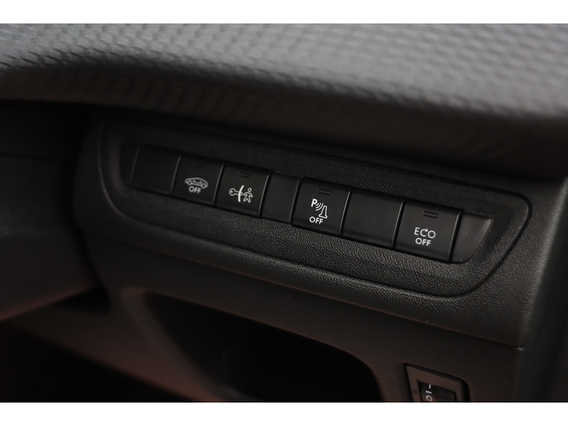 Peugeot 1.2 PURETECH GT LINE SUV 5DR PETROL EAT AUTO PAN ROOF SAT NAV BLUETOOTH DAB STEREO APPLE CARPLAY REAR CAMERA PARKING AIDS 2 OWNERS ONLY 40000 MILES SH 72-74 Mitcham Road