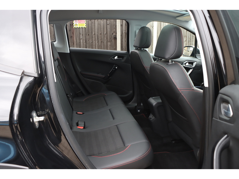 Peugeot 1.2 PURETECH GT LINE SUV 5DR PETROL EAT AUTO PAN ROOF SAT NAV BLUETOOTH DAB STEREO APPLE CARPLAY REAR CAMERA PARKING AIDS 2 OWNERS ONLY 40000 MILES SH 72-74 Mitcham Road