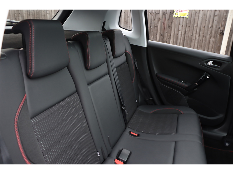 Peugeot 1.2 PURETECH GT LINE SUV 5DR PETROL EAT AUTO PAN ROOF SAT NAV BLUETOOTH DAB STEREO APPLE CARPLAY REAR CAMERA PARKING AIDS 2 OWNERS ONLY 40000 MILES SH 72-74 Mitcham Road