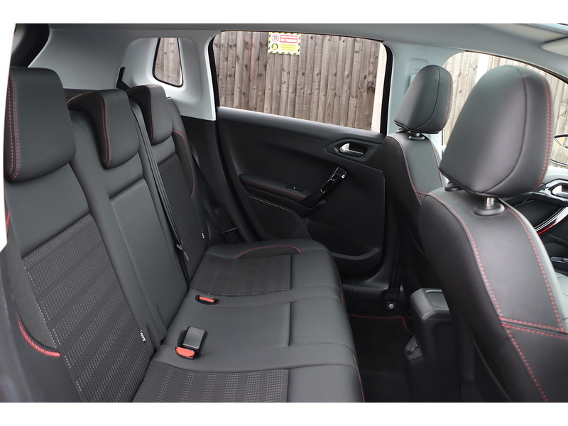 Peugeot 1.2 PURETECH GT LINE SUV 5DR PETROL EAT AUTO PAN ROOF SAT NAV BLUETOOTH DAB STEREO APPLE CARPLAY REAR CAMERA PARKING AIDS 2 OWNERS ONLY 40000 MILES SH 72-74 Mitcham Road