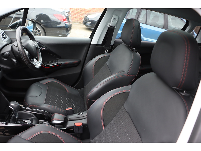 Peugeot 1.2 PURETECH GT LINE SUV 5DR PETROL EAT AUTO PAN ROOF SAT NAV BLUETOOTH DAB STEREO APPLE CARPLAY REAR CAMERA PARKING AIDS 2 OWNERS ONLY 40000 MILES SH 72-74 Mitcham Road