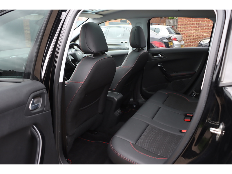 Peugeot 1.2 PURETECH GT LINE SUV 5DR PETROL EAT AUTO PAN ROOF SAT NAV BLUETOOTH DAB STEREO APPLE CARPLAY REAR CAMERA PARKING AIDS 2 OWNERS ONLY 40000 MILES SH 72-74 Mitcham Road