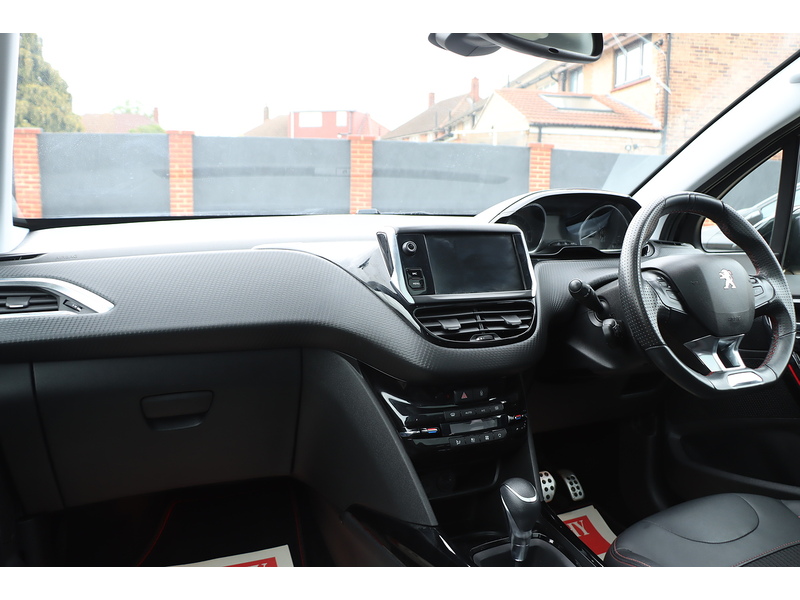 Peugeot 1.2 PURETECH GT LINE SUV 5DR PETROL EAT AUTO PAN ROOF SAT NAV BLUETOOTH DAB STEREO APPLE CARPLAY REAR CAMERA PARKING AIDS 2 OWNERS ONLY 40000 MILES SH 72-74 Mitcham Road