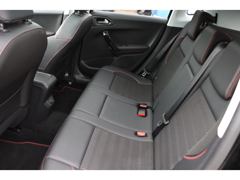 Peugeot 1.2 PURETECH GT LINE SUV 5DR PETROL EAT AUTO PAN ROOF SAT NAV BLUETOOTH DAB STEREO APPLE CARPLAY REAR CAMERA PARKING AIDS 2 OWNERS ONLY 40000 MILES SH 72-74 Mitcham Road