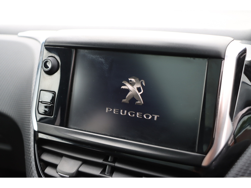 Peugeot 1.2 PURETECH GT LINE SUV 5DR PETROL EAT AUTO PAN ROOF SAT NAV BLUETOOTH DAB STEREO APPLE CARPLAY REAR CAMERA PARKING AIDS 2 OWNERS ONLY 40000 MILES SH 72-74 Mitcham Road